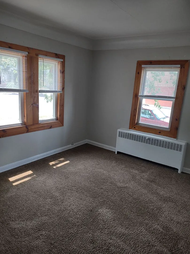 210 2nd St. SE — Photo 2