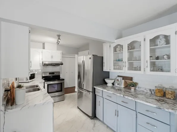 2414 Church St #101, Abbotsford, BC V2T 3J7