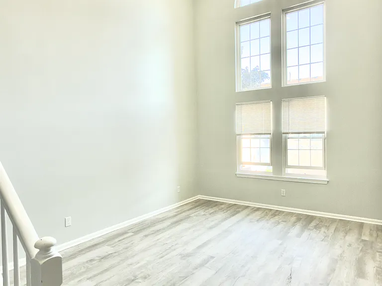 319 Hannah Way #319 — Photo 4