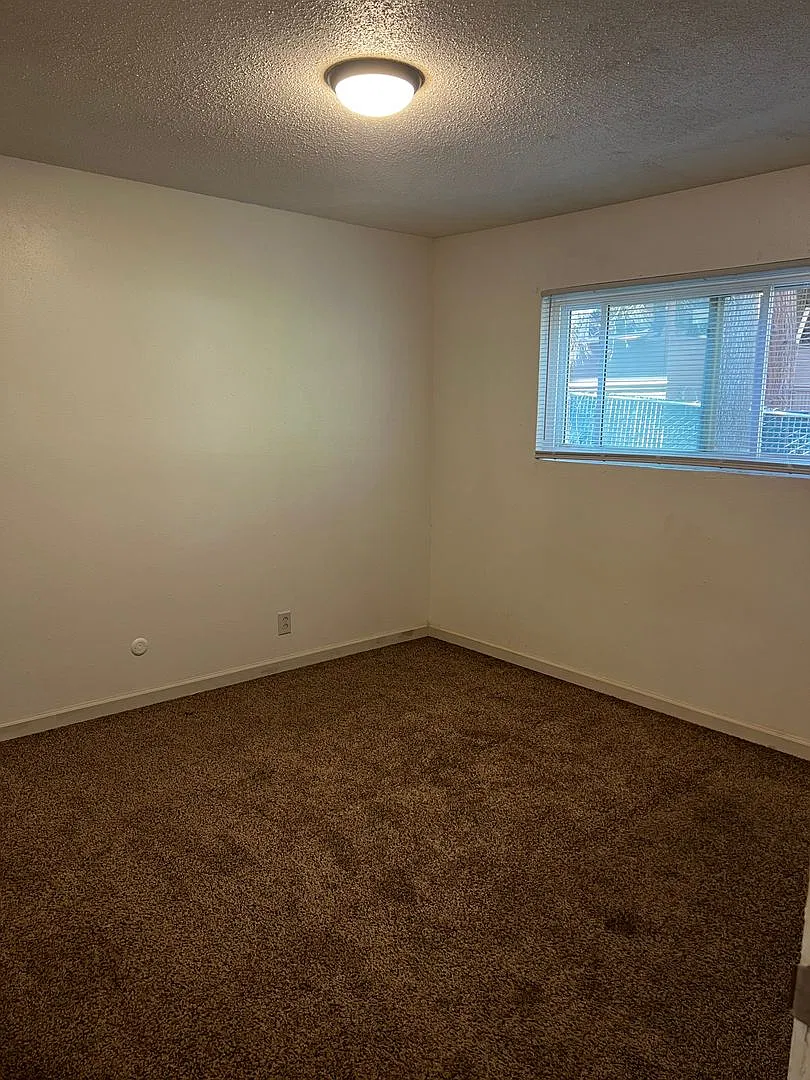 Yosemite Apartments — Photo 2
