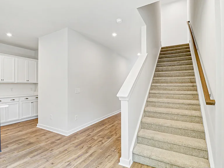 146 Lockwood Dr — Photo 19