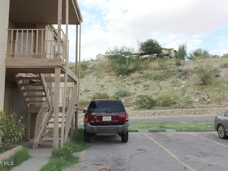 5200 Carousel Dr #2 — Photo 14