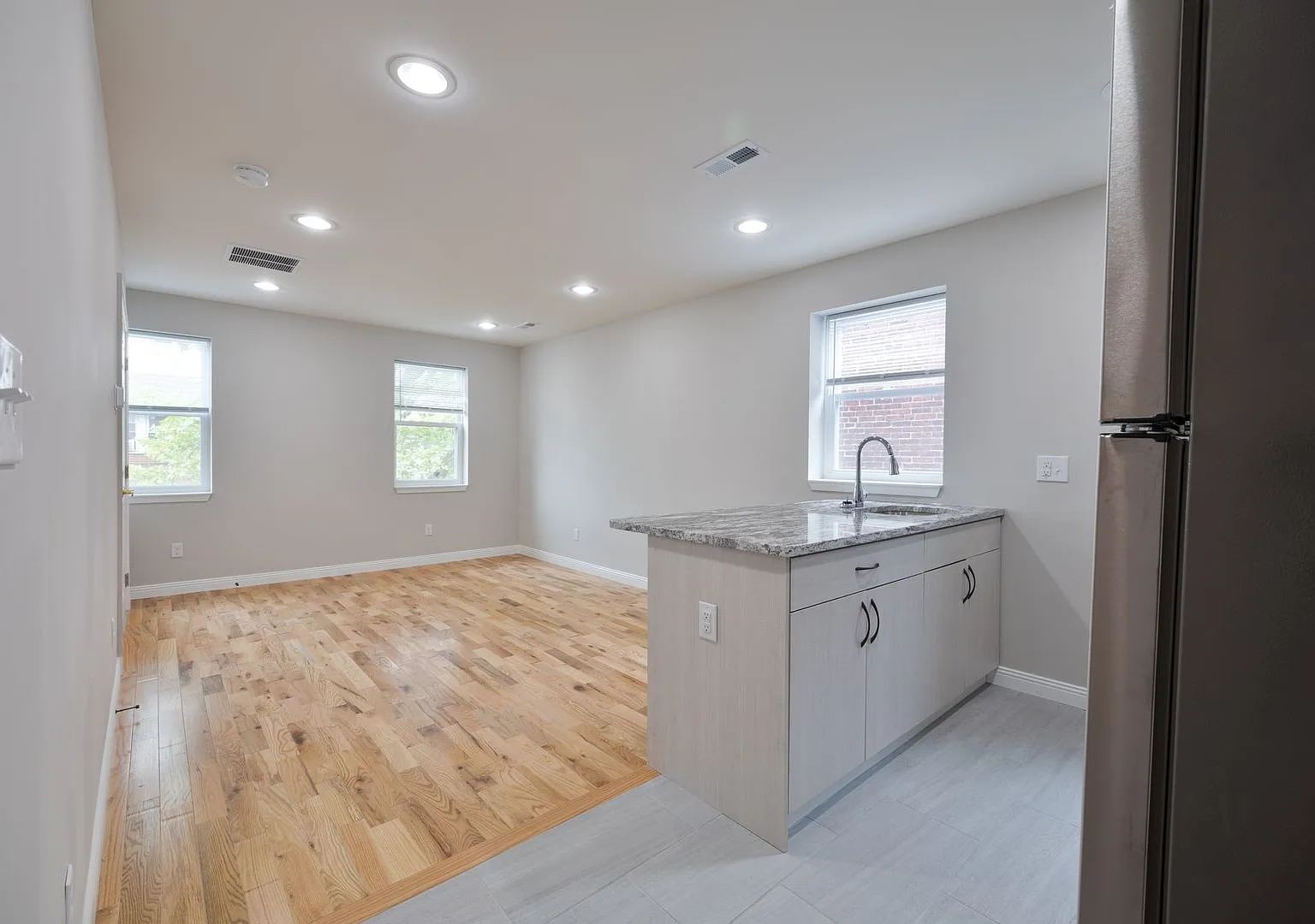 5544 N Lawrence St — Photo 3