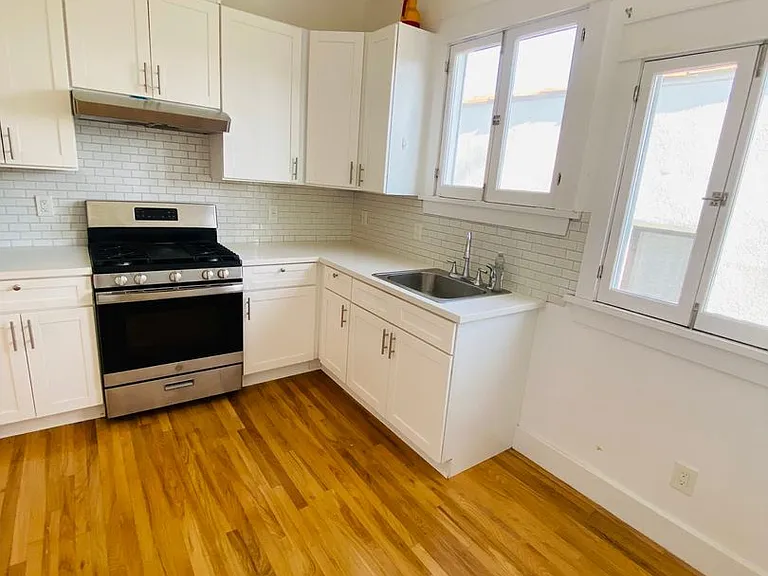 1672 S Harvard Blvd — Photo 49