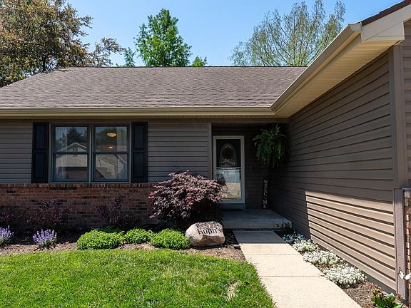 4th image of 1015 Southport Dr