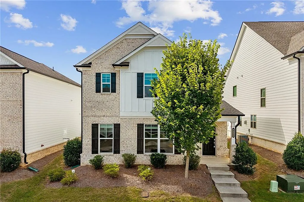 4 bed, 2.5 bath, 2435 sqft, $2,200 — Photo 1