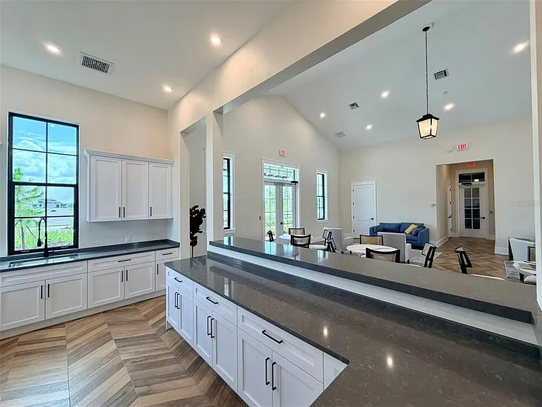 1307 Broward Dr — Photo 30