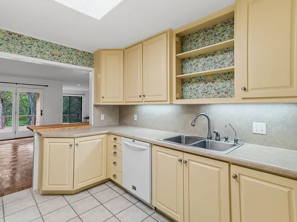 103 Mission Dr, New Braunfels, TX 78130