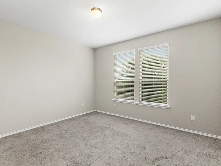 10719 Noble Cyn — Photo 20