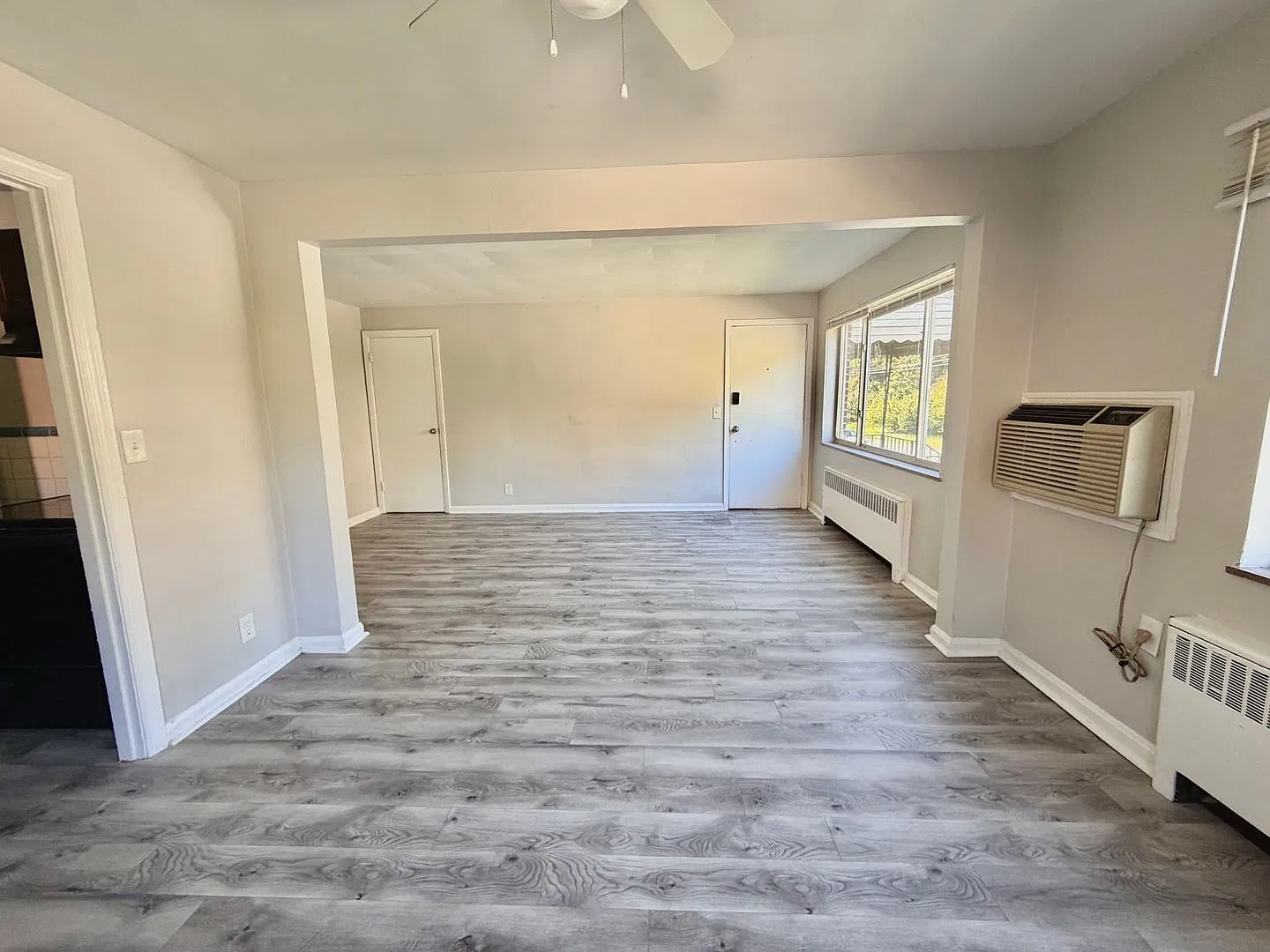 2 bed, 1.0 bath, $945 — Photo 3