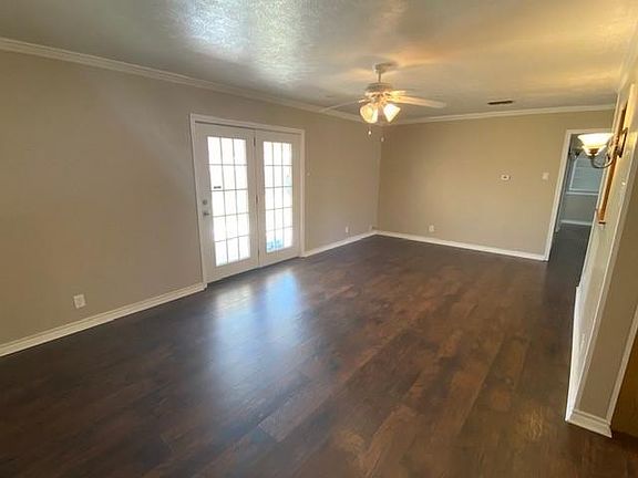2nd image of 805 Patricia Dr