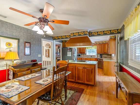 4th image of 3811 Windwood Cres