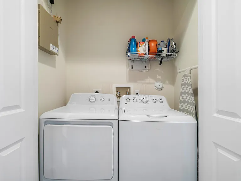 809 Estancia Way — Photo 19