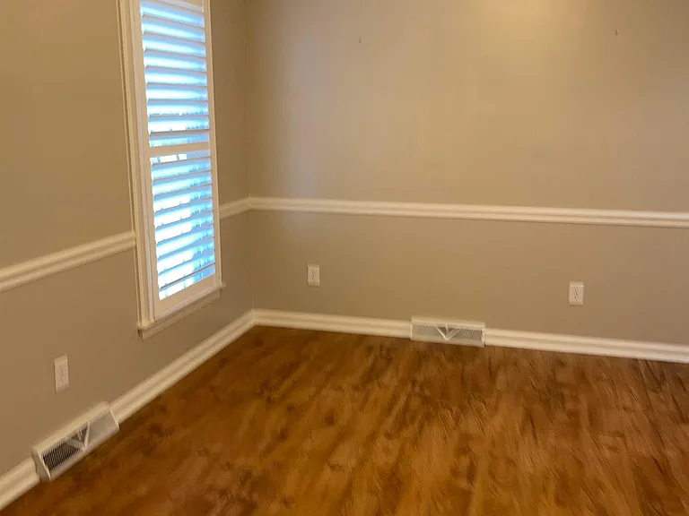 407 Portsmouth Ct — Photo 2