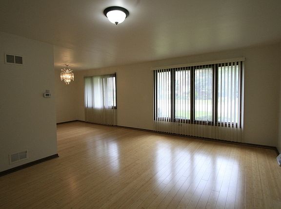 5th image of 14843 Woodlawn Ave