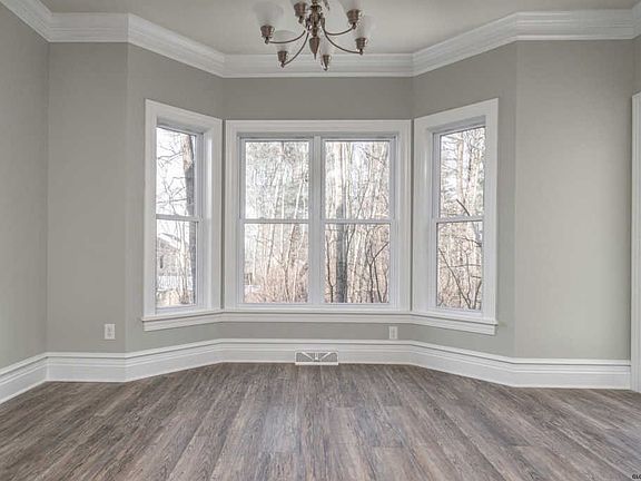 5th image of 104 Lancaster Ct