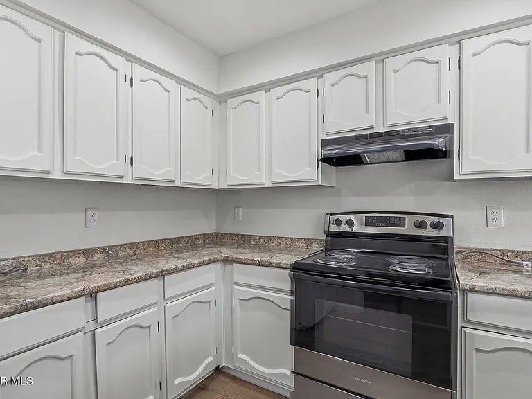 7129 Orizaba Ave — Photo 11