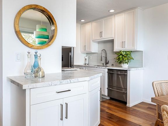4th image of 870 Park Ave APT 208