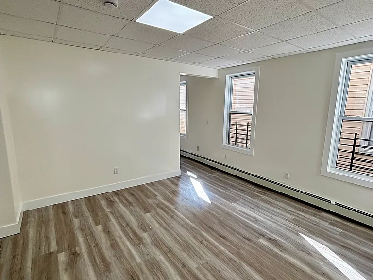 7 Franklin Ave #6 — Photo 2