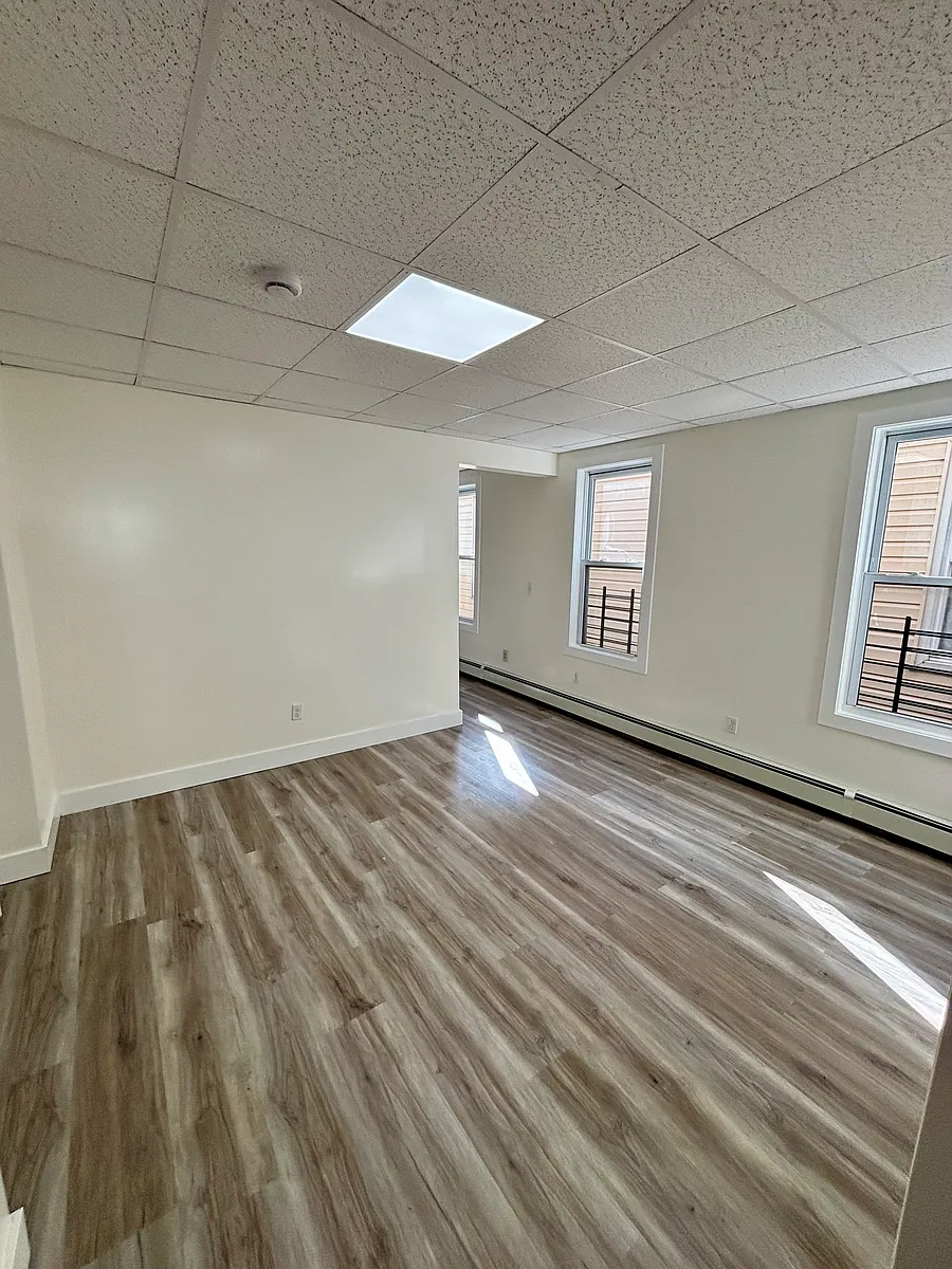 Building Photo - 7 Franklin Ave #6