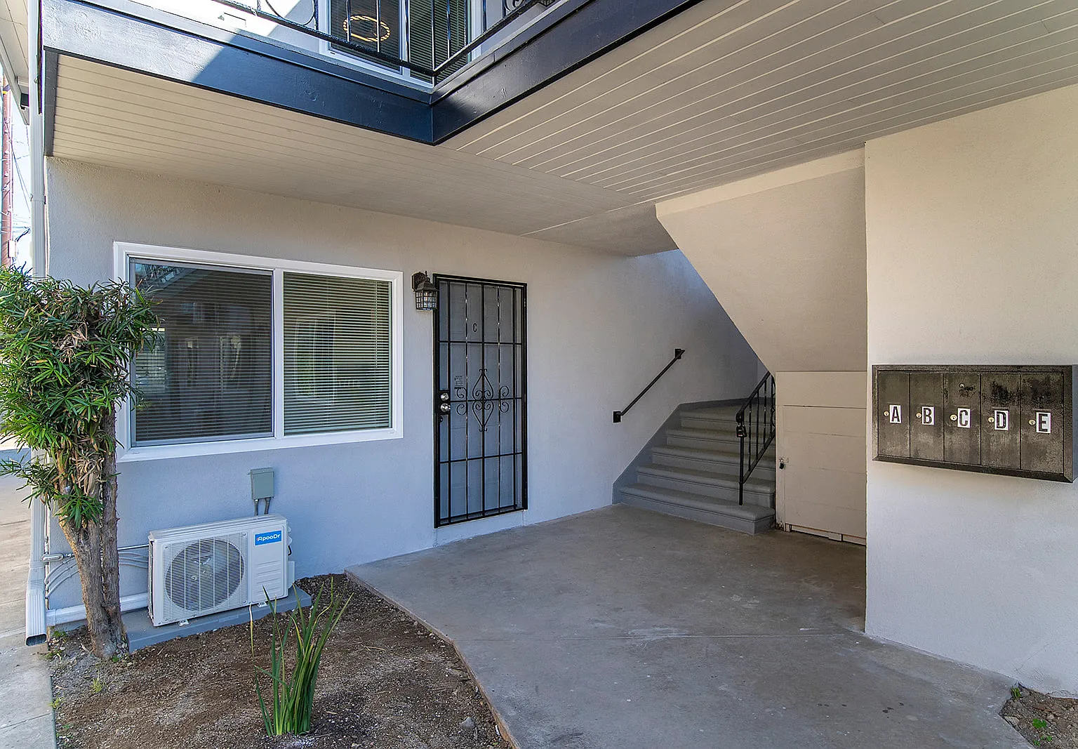 2 bed, $2,350 — Photo 2