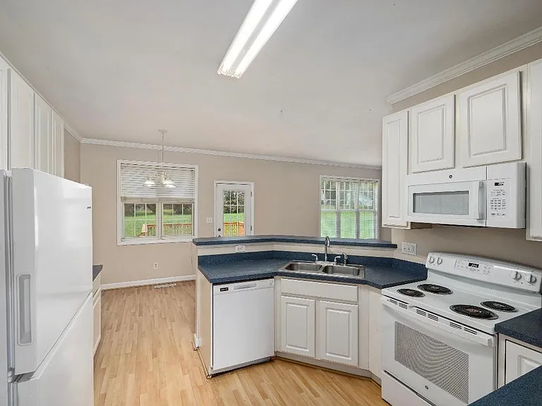 3209 Livia Cir — Photo 22