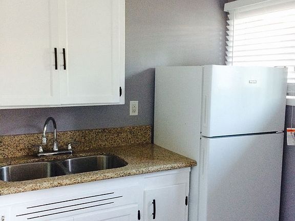 3rd image of 415 N El Molino Ave APT 13