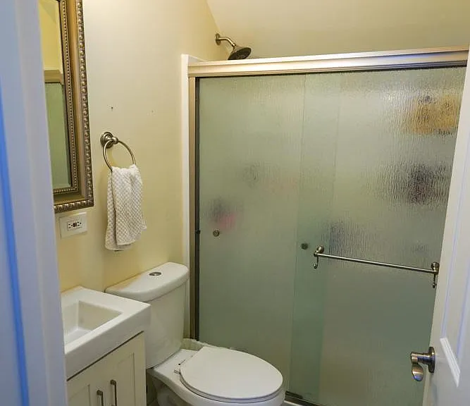 Upstairs full bath
