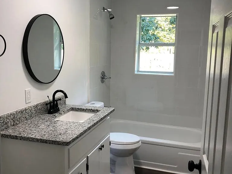 904 S Pine St #1 — Photo 3