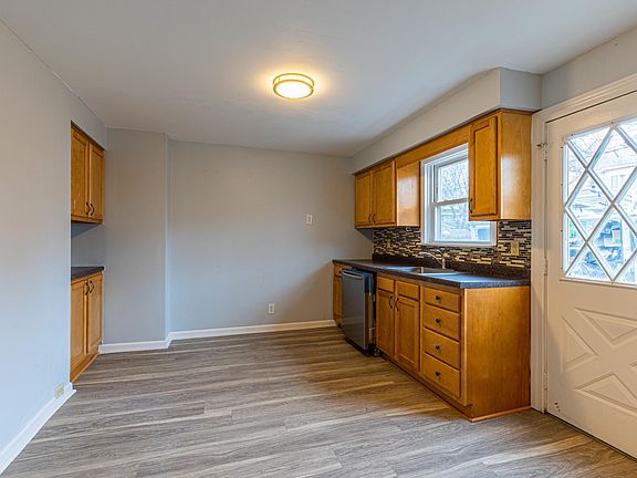 5th image of 1238 Oakmont St