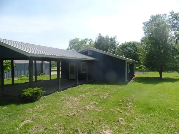 195 W Minella St, Lyons, IN 47443