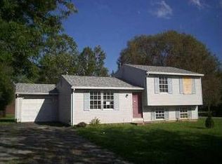 16 Baylor Cir, Rochester, NY 14624