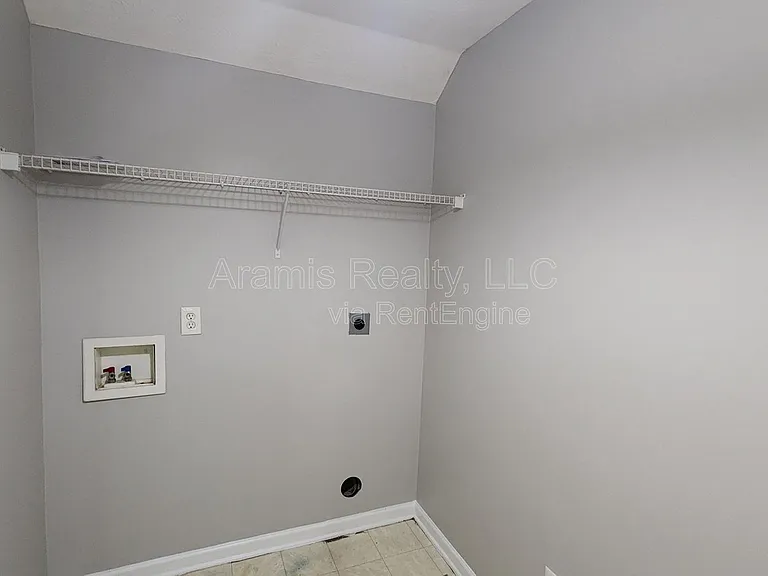 5749 Strathmoor Manor Cir — Photo 11
