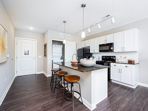 4th image of 401 W Rich St #247-302