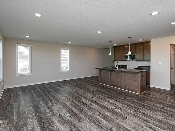 3rd image of 4722 172nd St