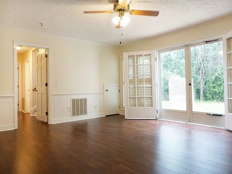 318 Foxhall Ct — Photo 18