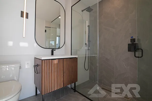 Rented by EXR | media 4