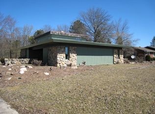 321 Meadowmere Dr, Butler, IN 46721