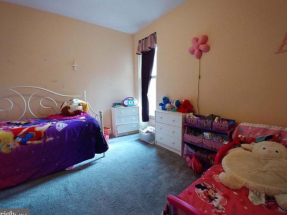 5th image of 906 Marcella St