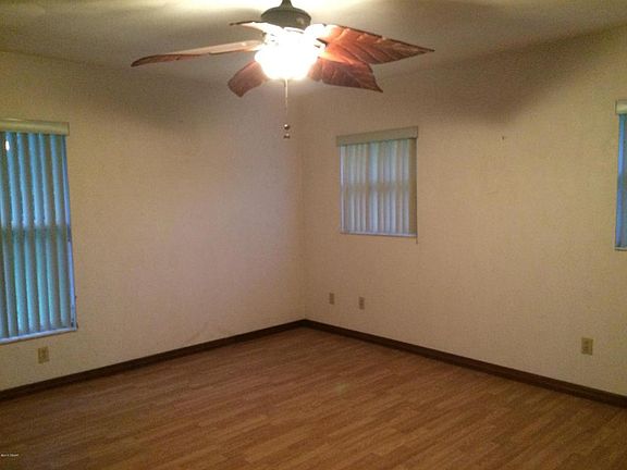 3rd image of 5831 Southport Dr