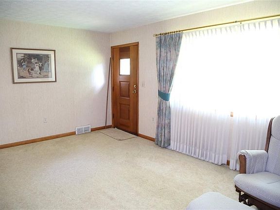 4th image of 1480 N Polen Ave