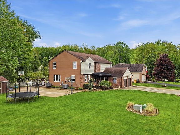 3rd image of 3328 Long Branch Dr