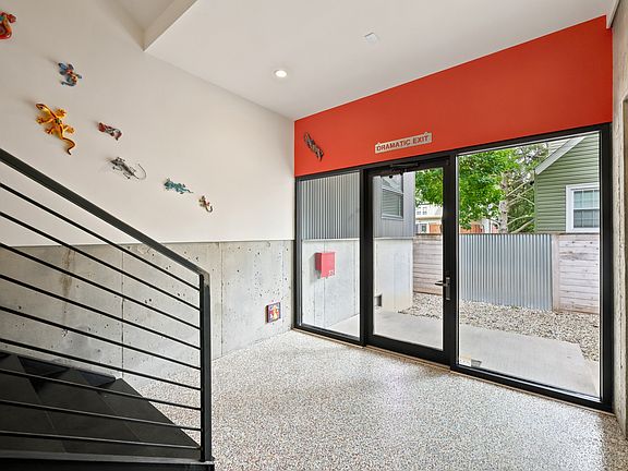 4th image of 515 E 62nd Pl
