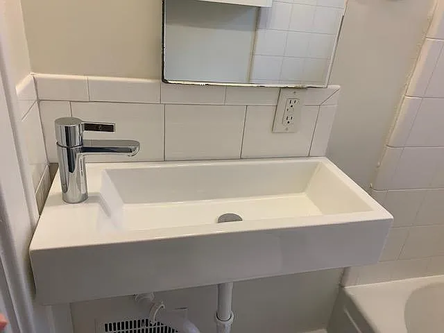 Bathroom sink