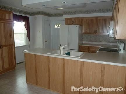 Kitchen
						:
						Eating / Area off kitchen with room for table and buffet