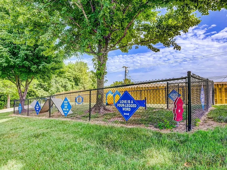 Hickory Creek Apartment and Townhomes — Photo 20