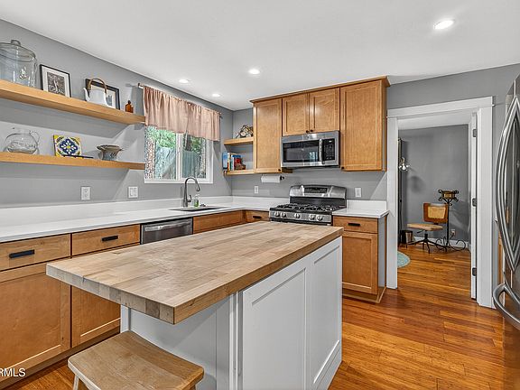 2nd image of 930 N TURQUOISE Drive