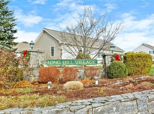 11 Rainbow Dr, Trumbull, CT 06611