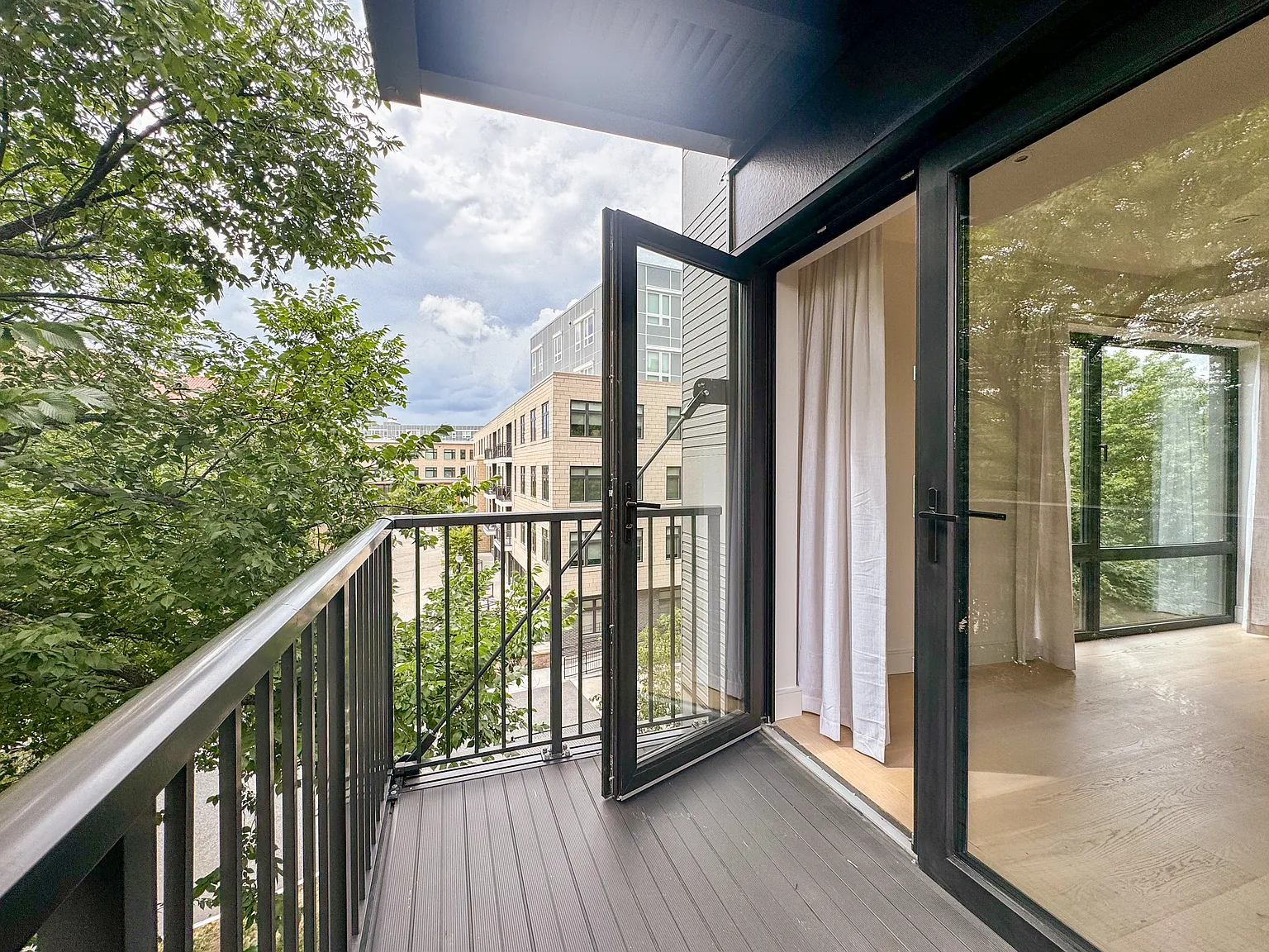 2 bed, 1000 sqft, $4,500 — Photo 3