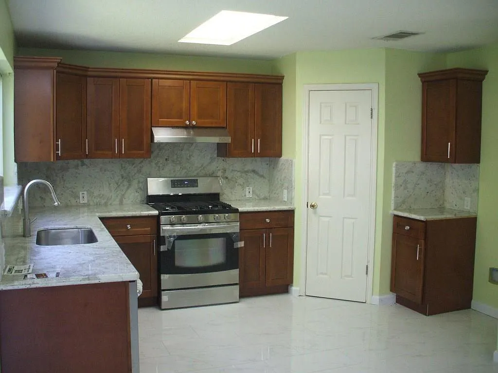 3 bed, 2.5 bath, 2443 sqft, $2,395 — Photo 2